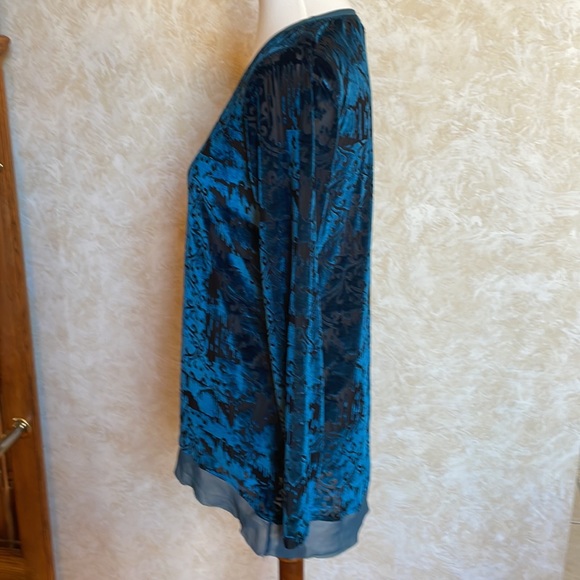 Vera Wang 👚Top👚 - Picture 3 of 8